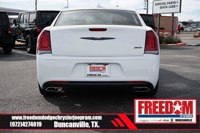 2022 Chrysler 300 Touring Irving TX
