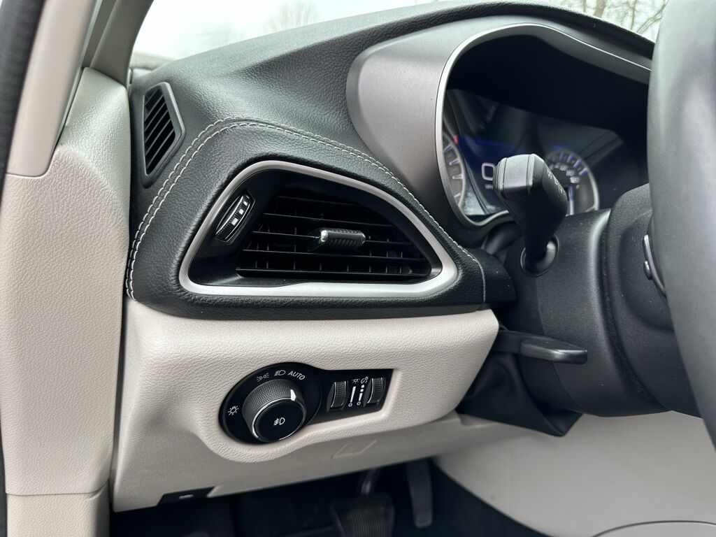 2022 Chrysler Pacifica Touring L San Clemente CA