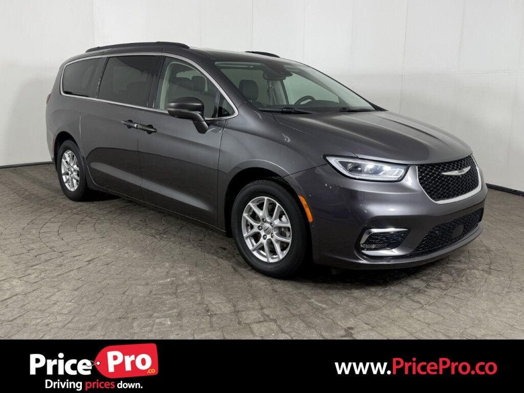 2022 Chrysler Pacifica Touring L's photo