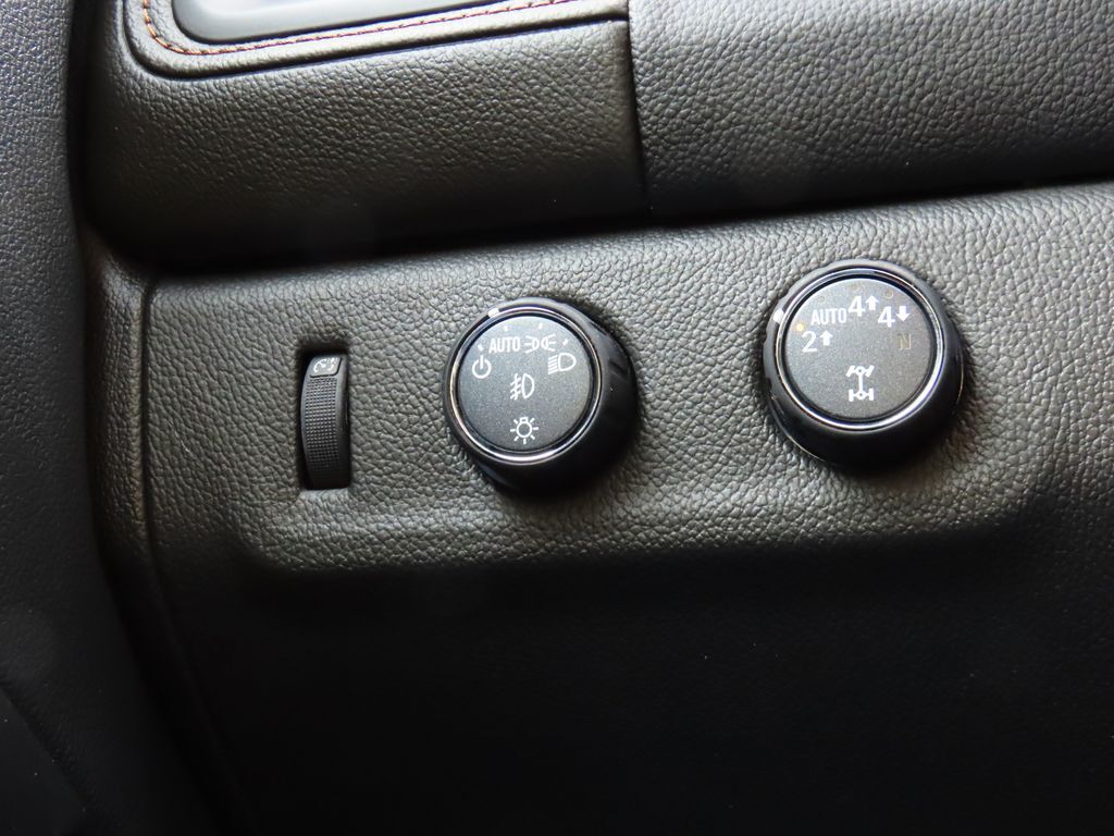 2022 GMC Canyon AT4 w/Leather