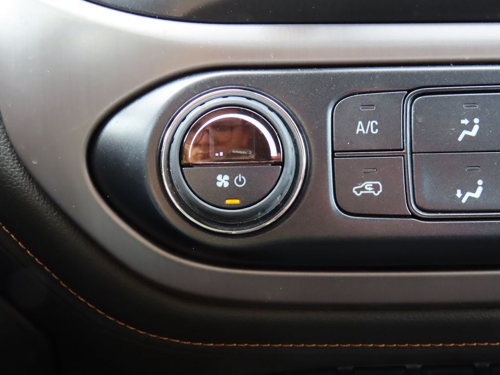 2022 GMC Canyon AT4 w/Leather