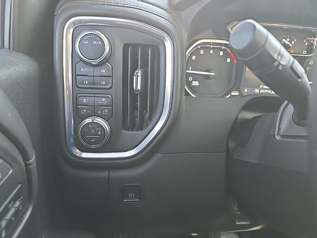 2022 GMC Sierra 1500 Limited 4x4 Crew Cab AT4 Fond du Lac WI 2022 GMC Sierra 1500 Limited 4x4 Crew Cab AT4 Fond du Lac WI