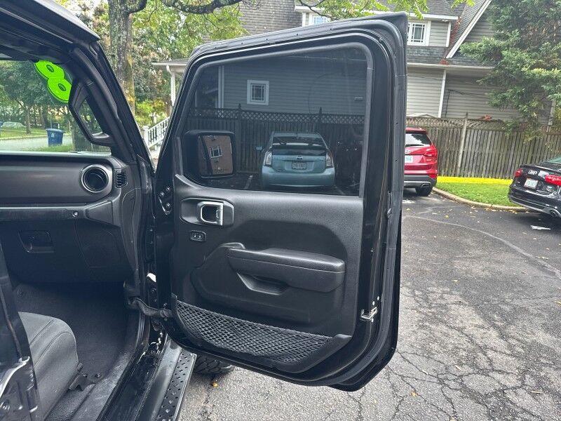 2022 Jeep Gladiator Sport S Crew Cab 4WD w/ Customer Preferred Package 24S Arlington VA