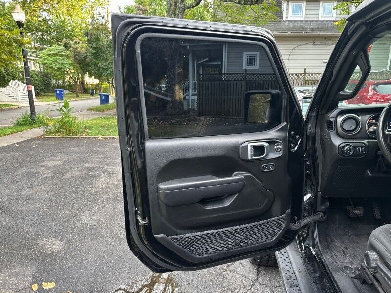 2022 Jeep Gladiator Sport S Crew Cab 4WD w/ Customer Preferred Package 24S Arlington VA