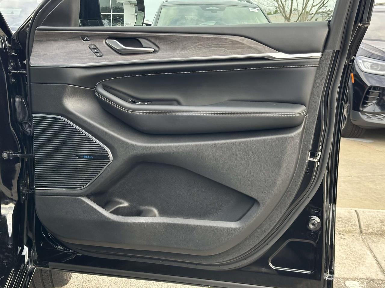 2022 Jeep Grand Cherokee Overland Woodbridge VA