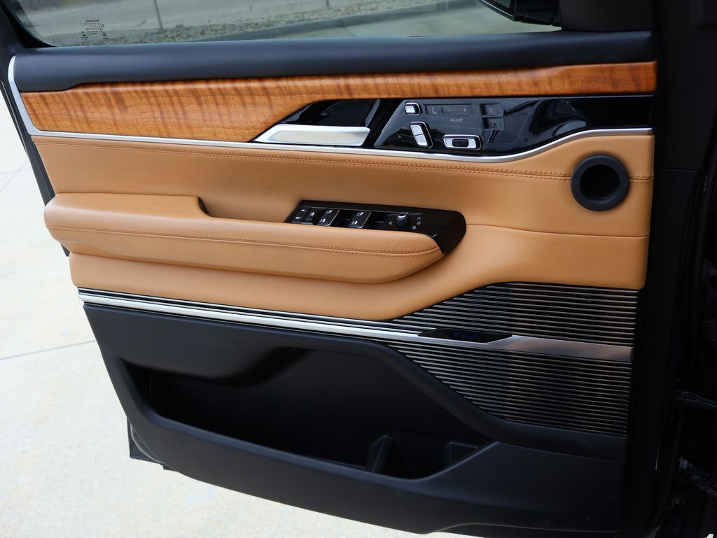 2022 Jeep Grand Wagoneer Series III