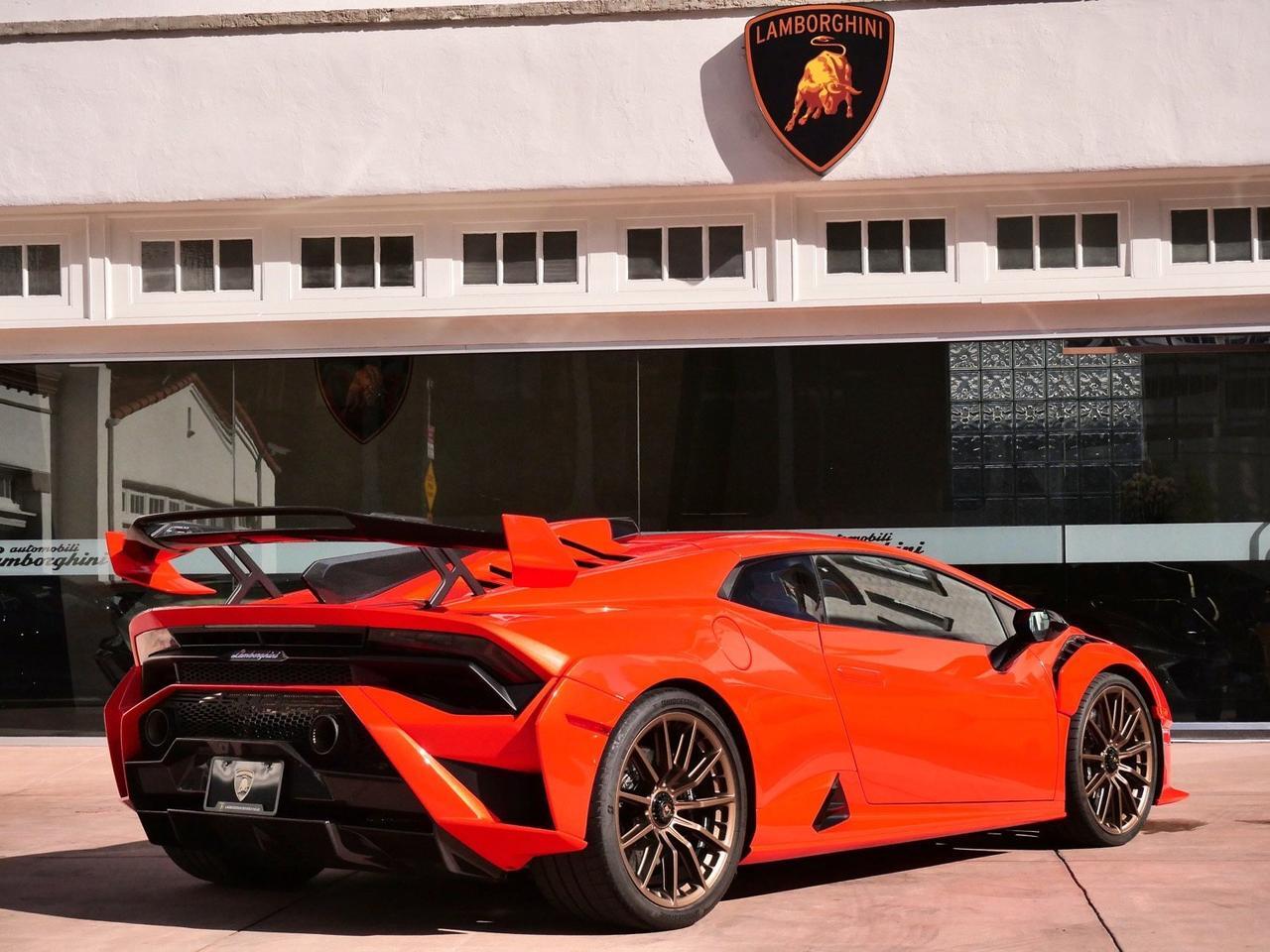 2022 Lamborghini Huracan STO Base Base