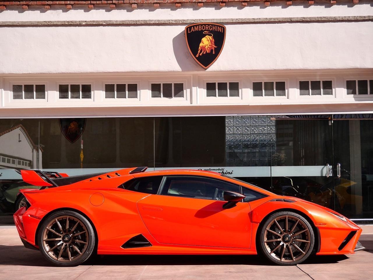 2022 Lamborghini Huracan STO Base Base