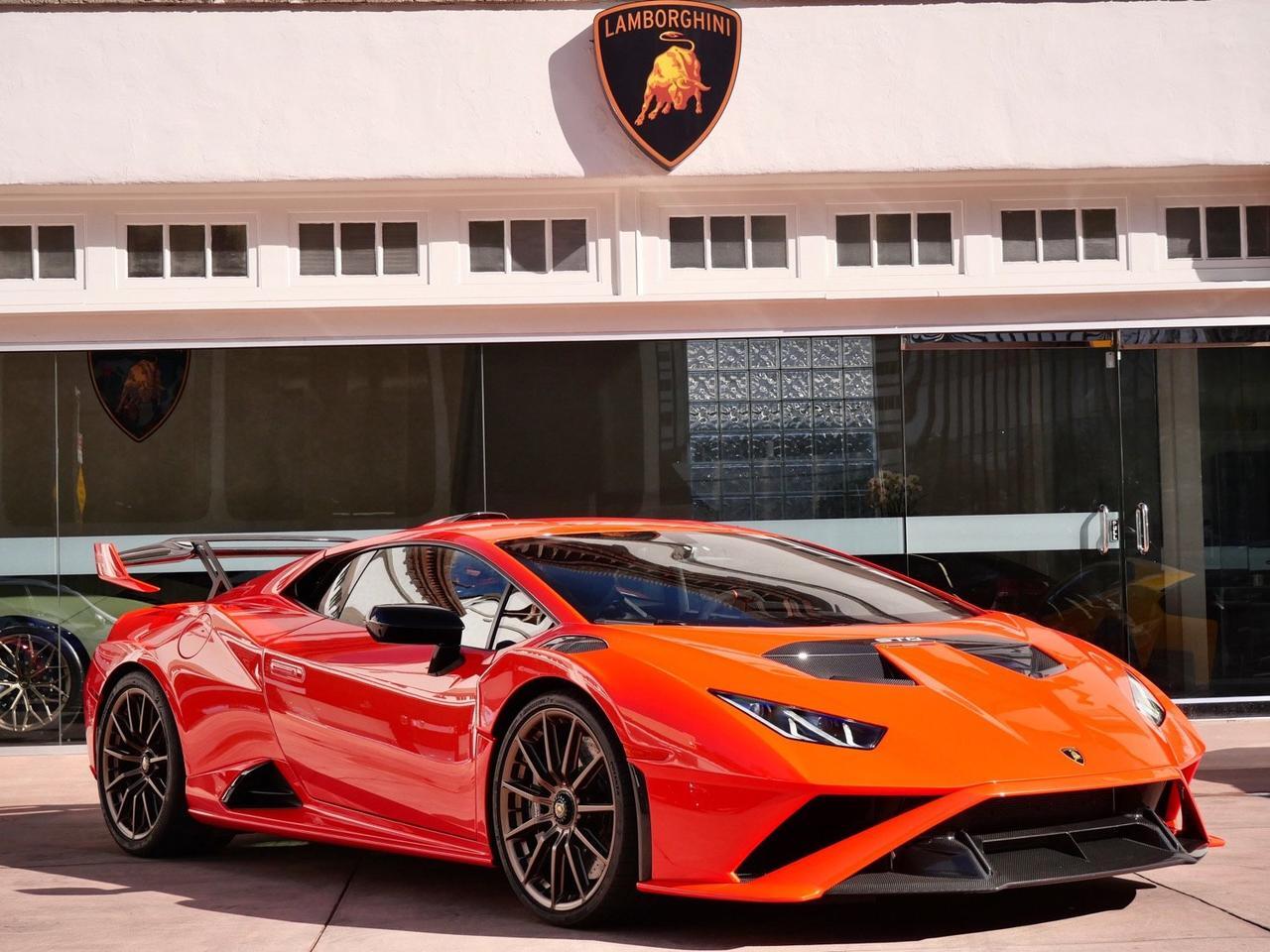 2022 Lamborghini Huracan STO Base Base