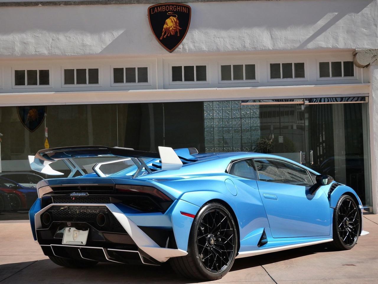 2022 Lamborghini Huracan STO Base Base