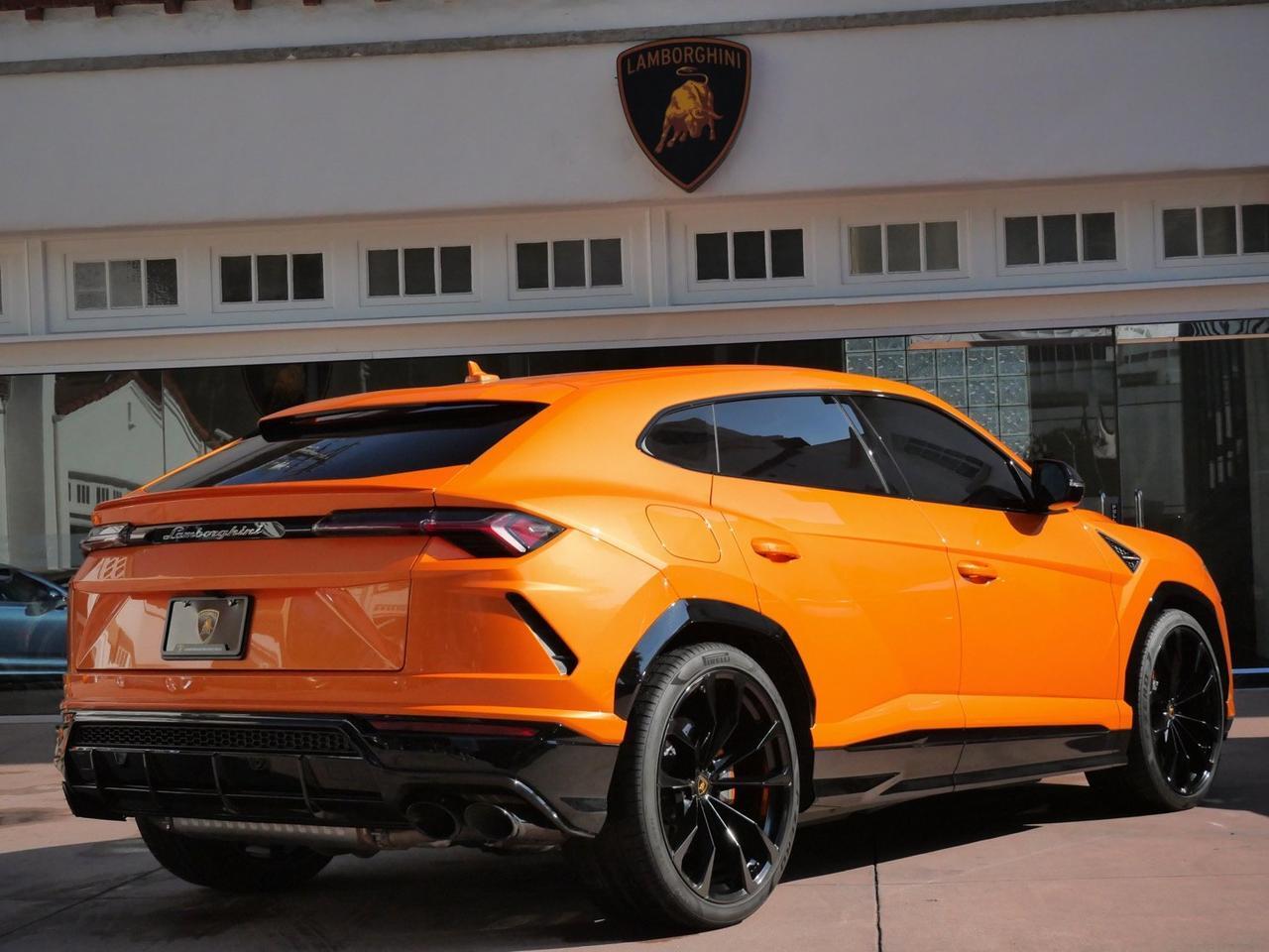 2022 Lamborghini Urus Base Base