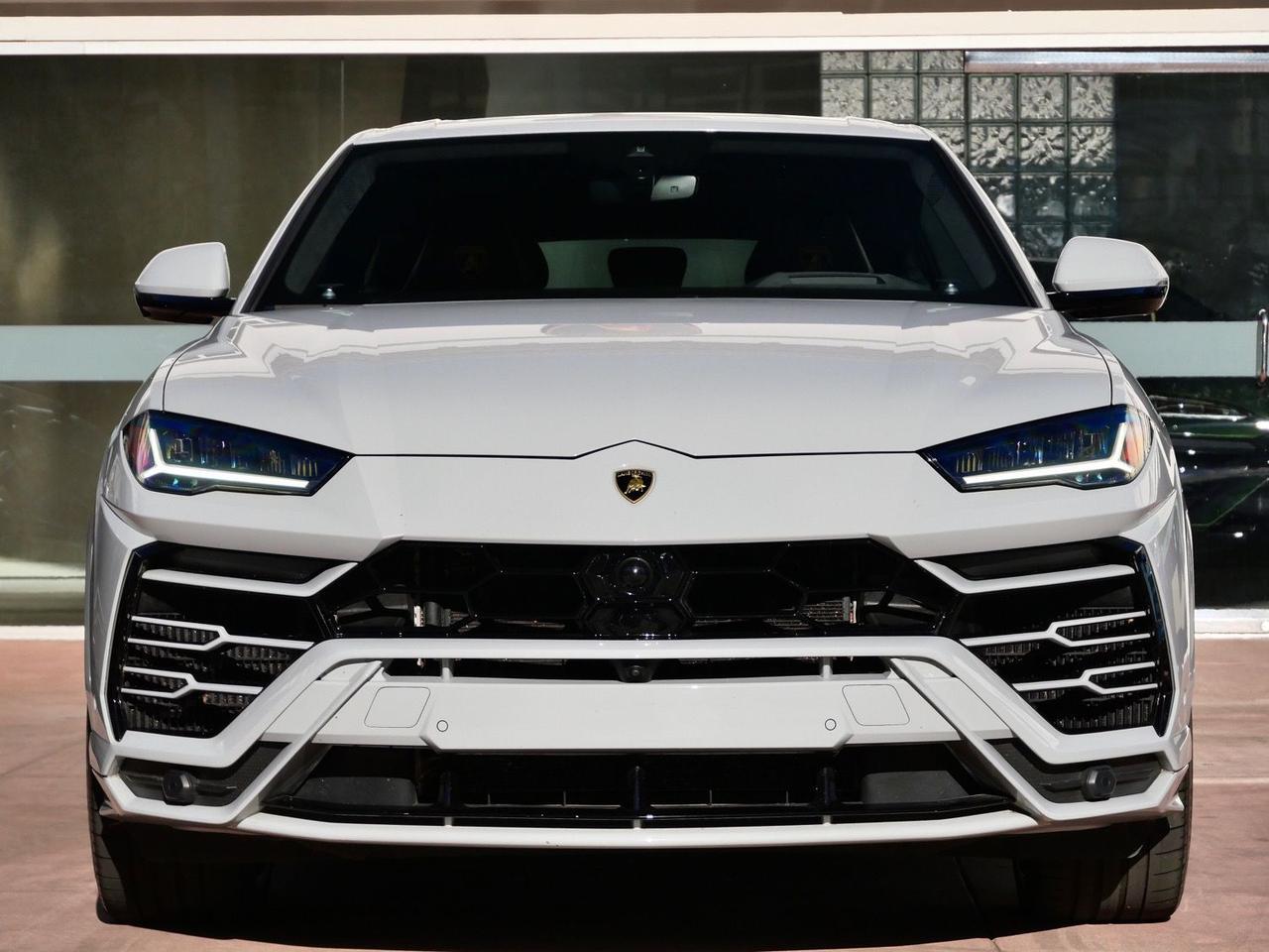 2022 Lamborghini Urus Base Base