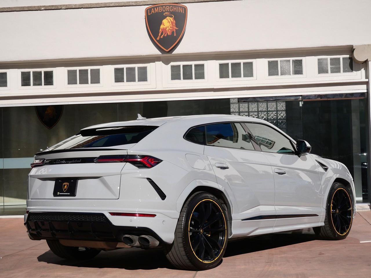 2022 Lamborghini Urus Base Base Lawrence KS