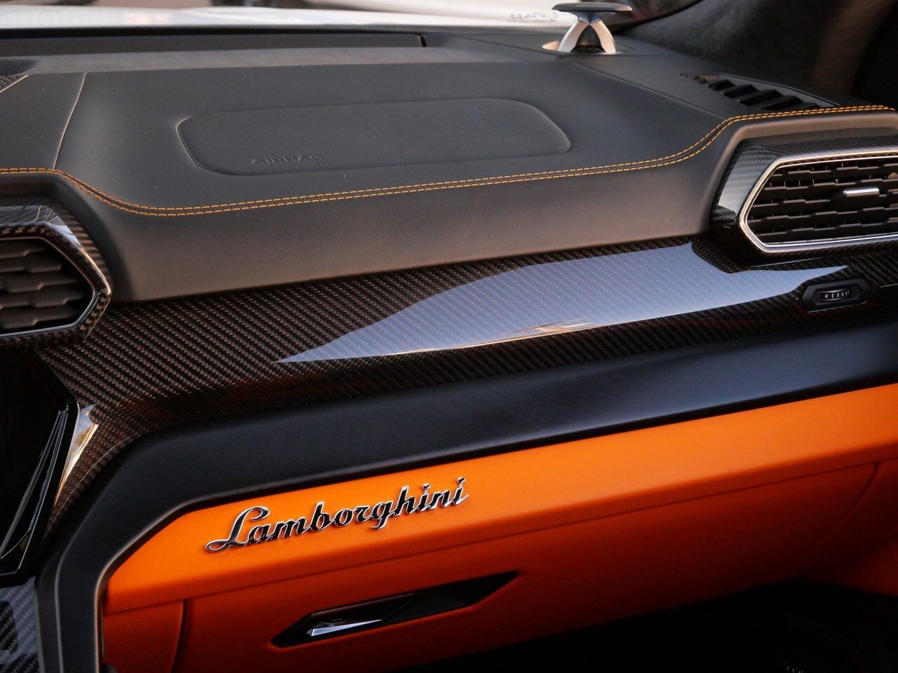 2022 Lamborghini Urus Base Base Lawrence KS