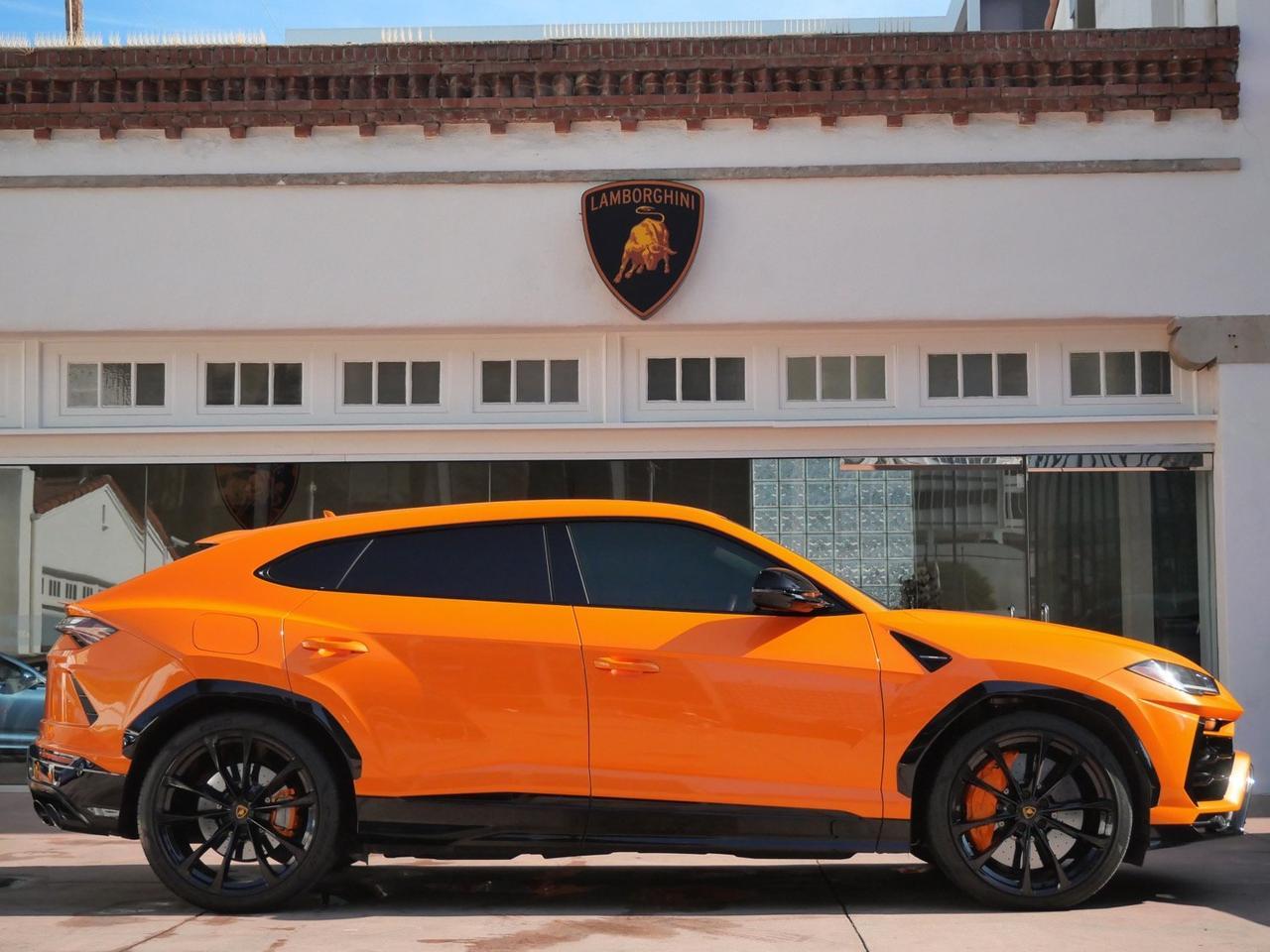 2022 Lamborghini Urus Base Base Lawrence KS