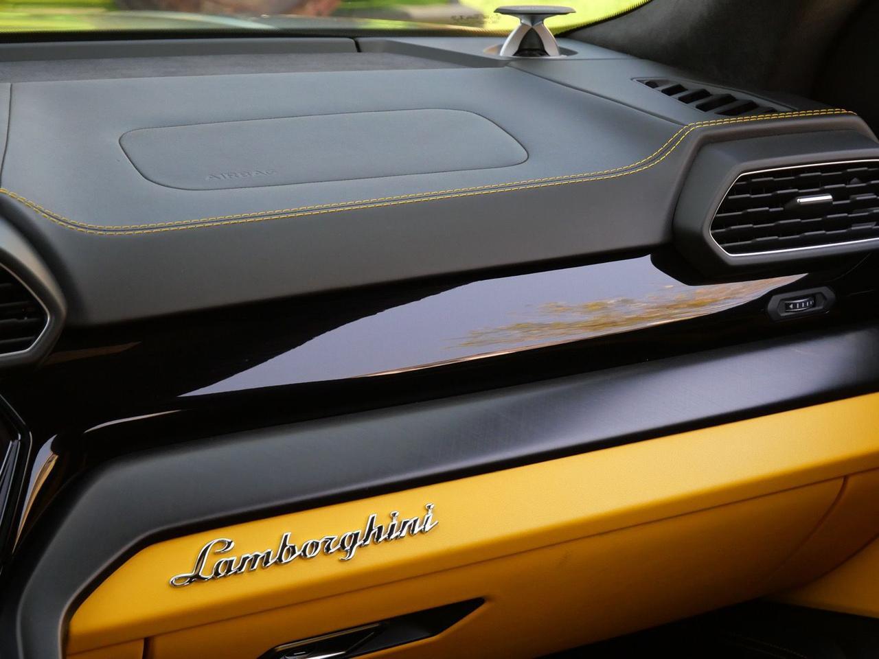 2022 Lamborghini Urus Base Base Lawrence KS
