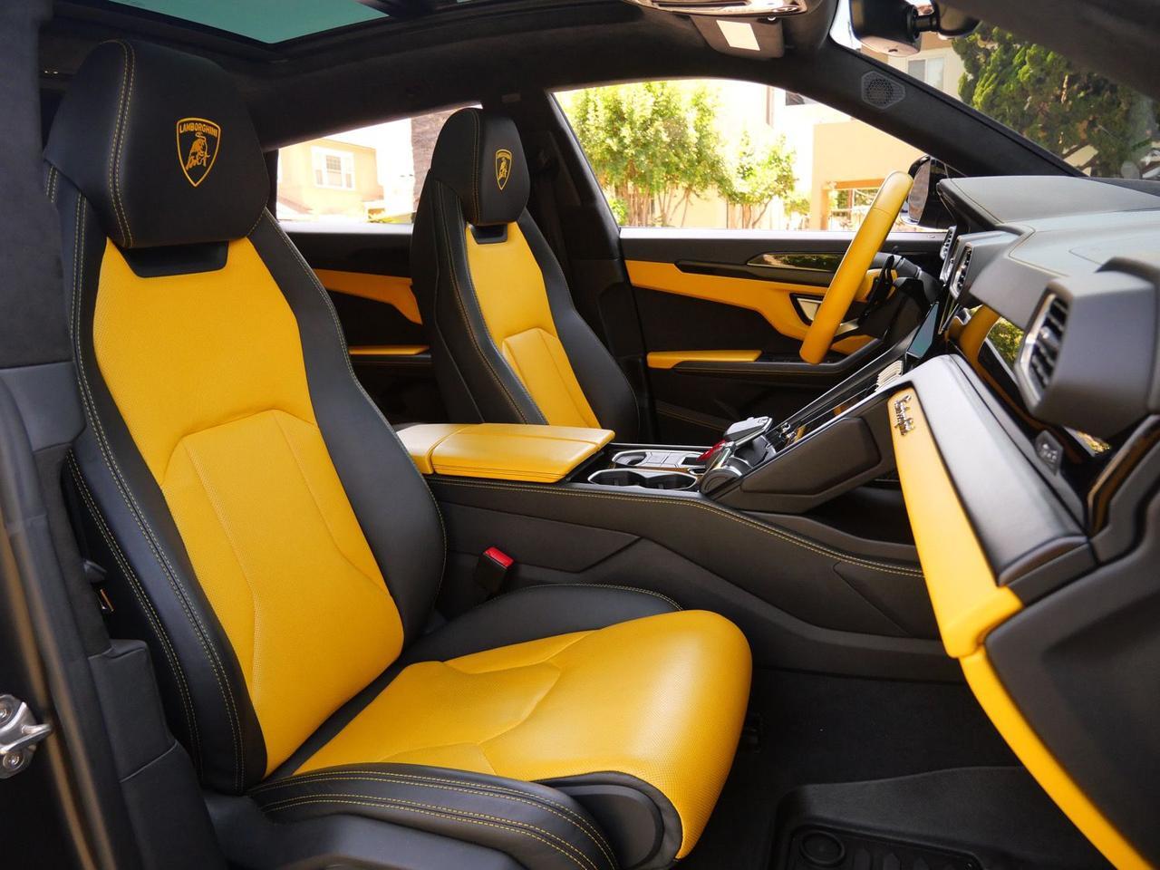 2022 Lamborghini Urus Base Base Lawrence KS