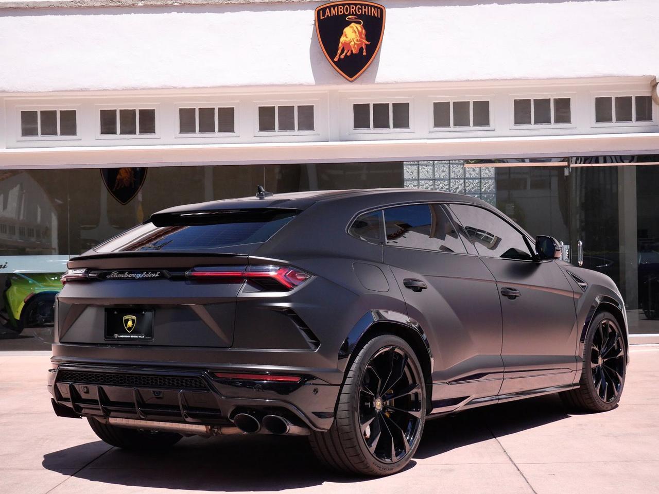 2022 Lamborghini Urus Base Base