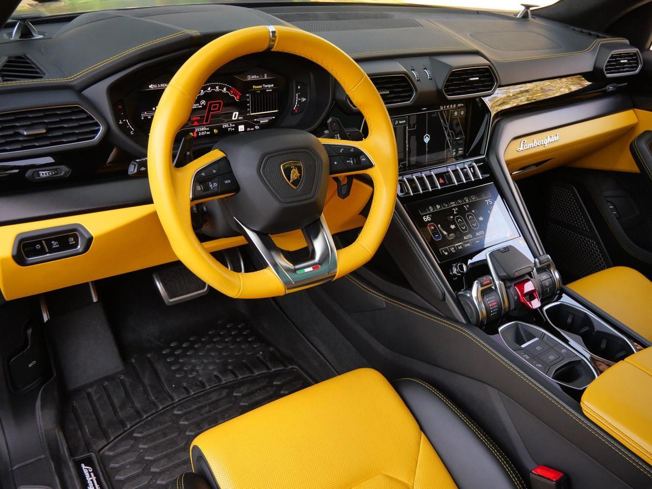 2022 Lamborghini Urus Base Base Lawrence KS