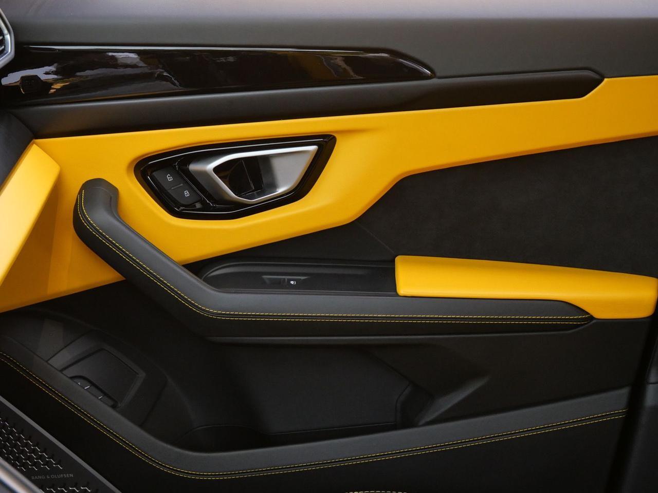2022 Lamborghini Urus Base Base Lawrence KS
