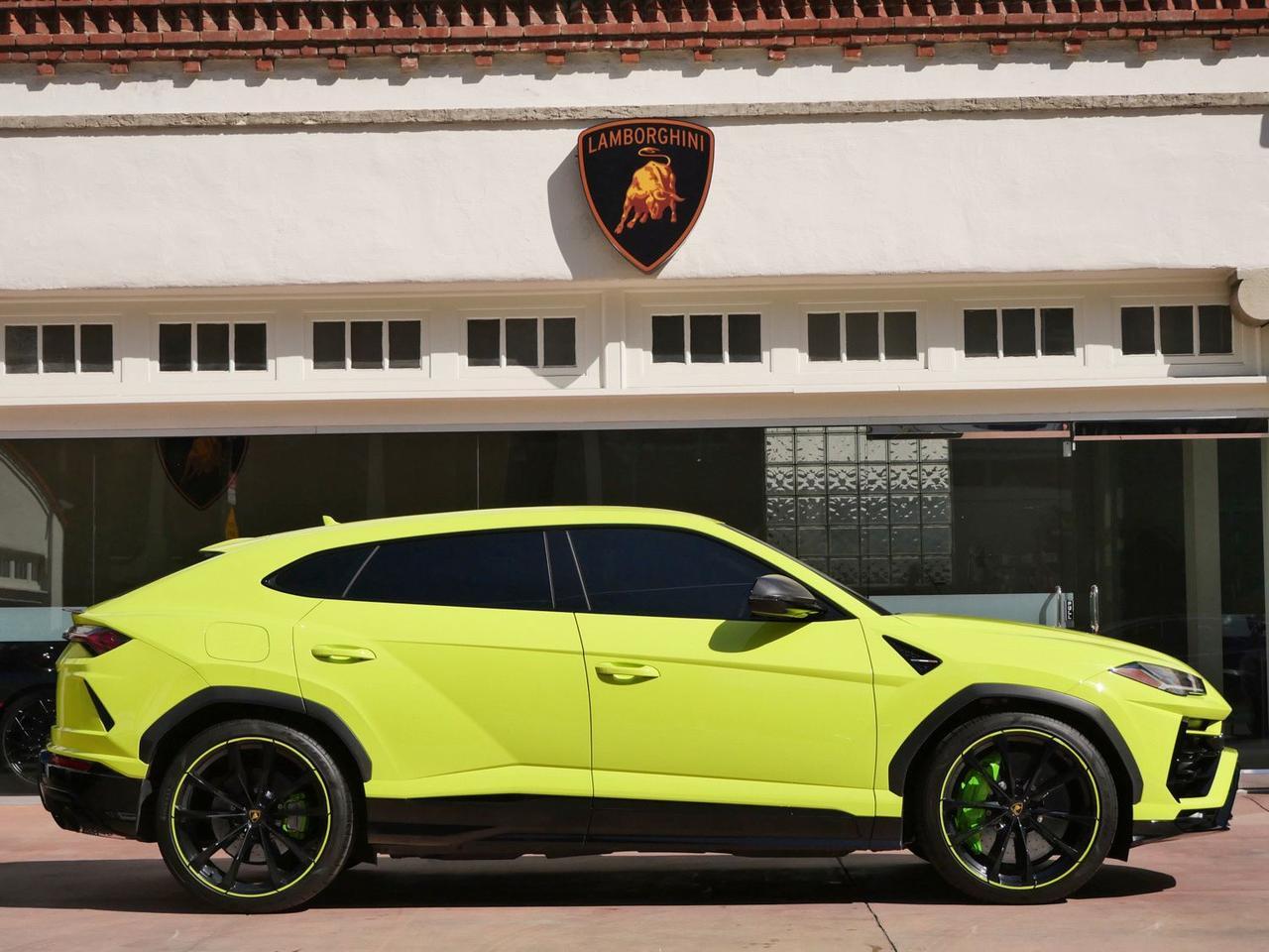2022 Lamborghini Urus Base Base
