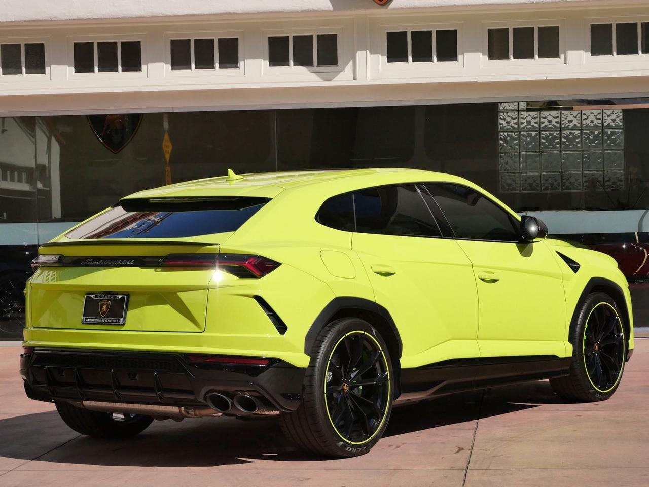 2022 Lamborghini Urus Base Base