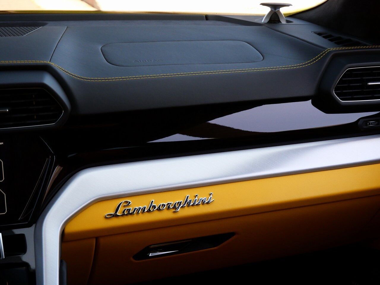 2022 Lamborghini Urus Base Base Lawrence KS