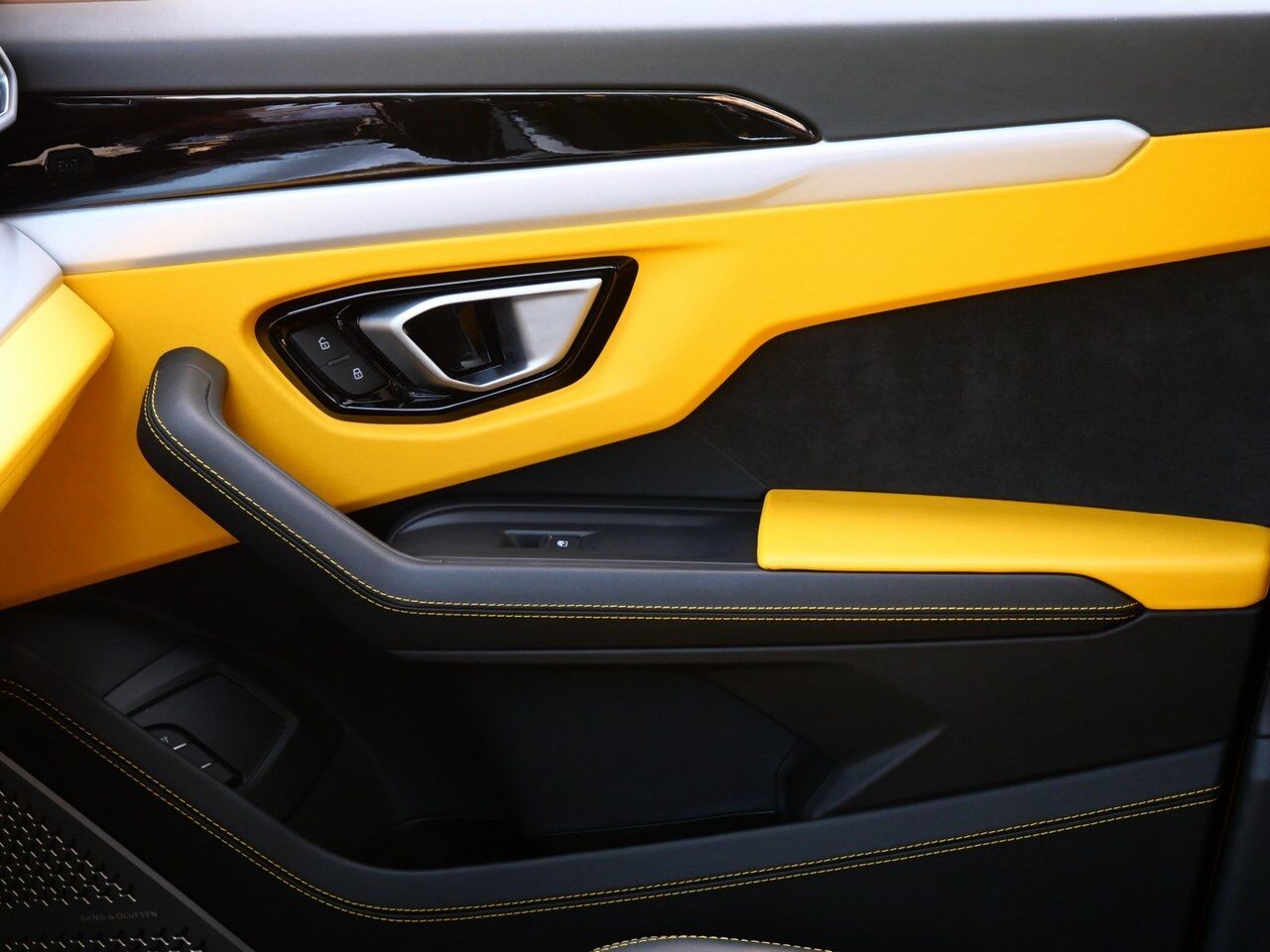 2022 Lamborghini Urus Base Base Lawrence KS