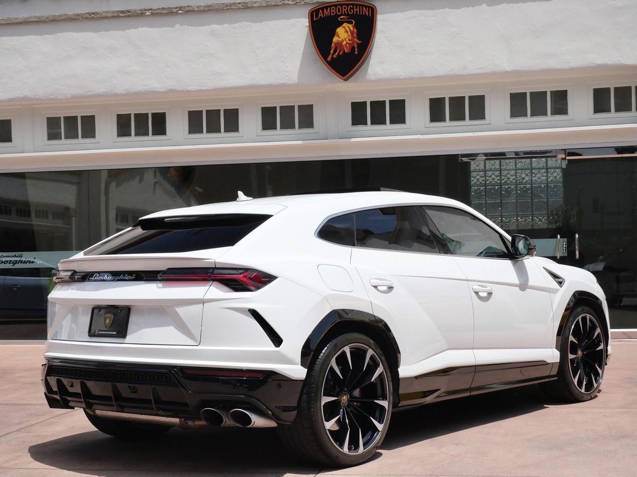 2022 Lamborghini Urus Base Base