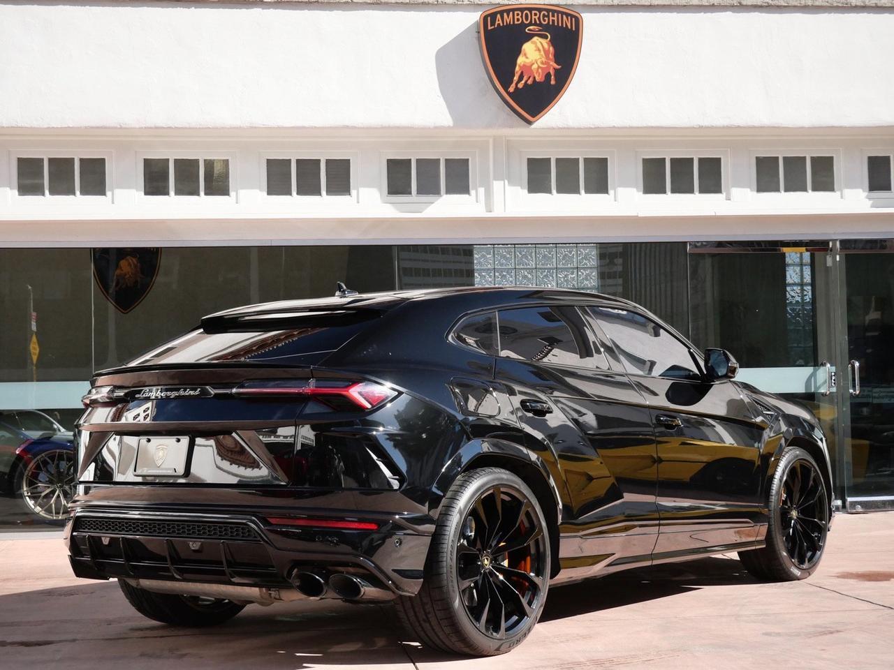 2022 Lamborghini Urus Base Base Lawrence KS