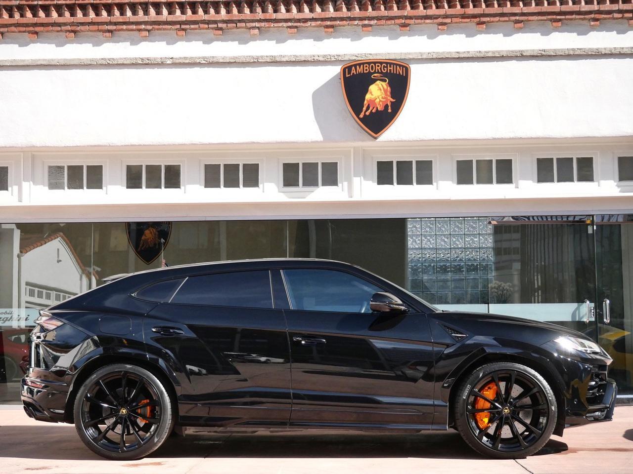 2022 Lamborghini Urus Base Base Lawrence KS
