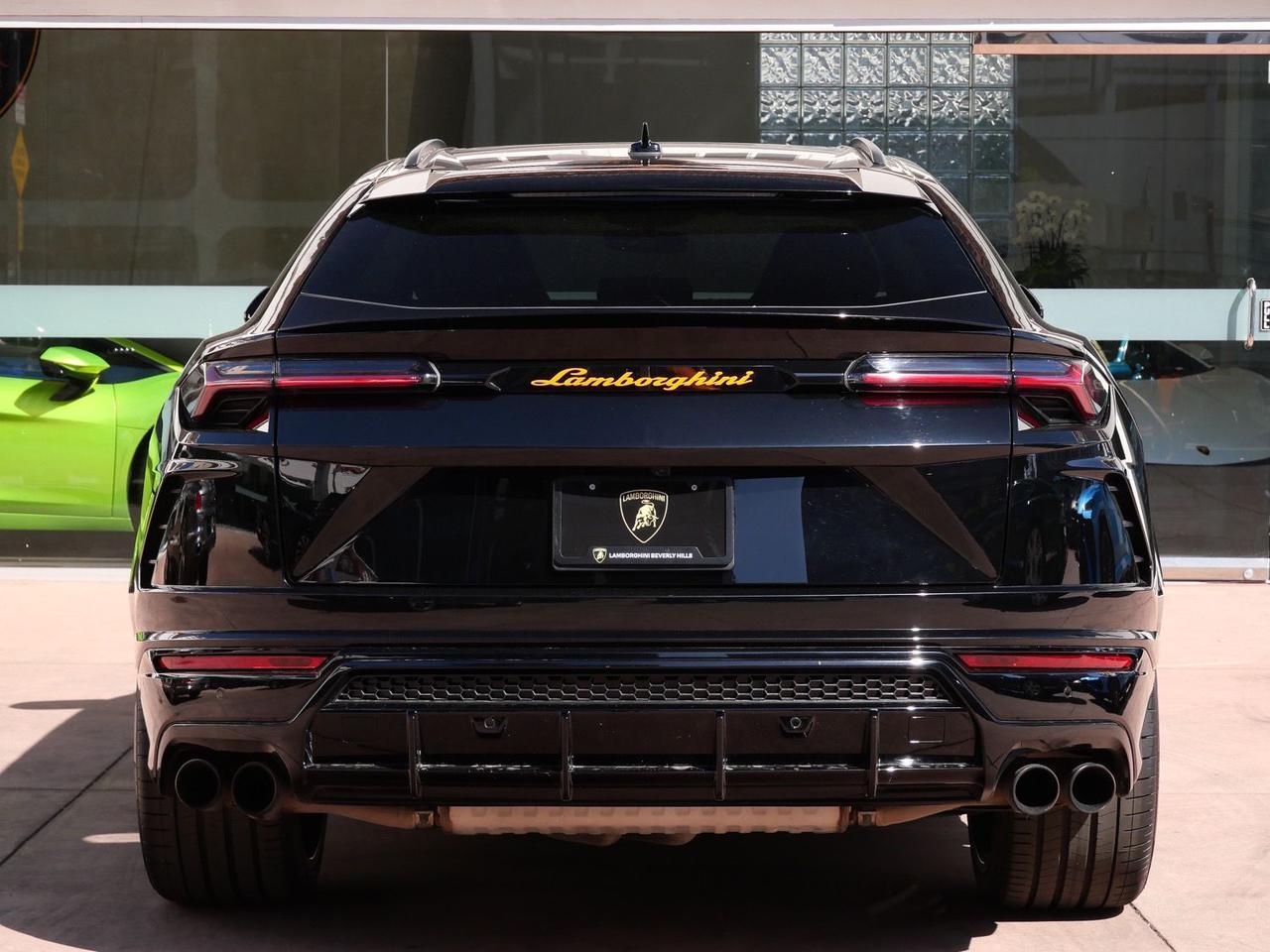 2022 Lamborghini Urus Base Base
