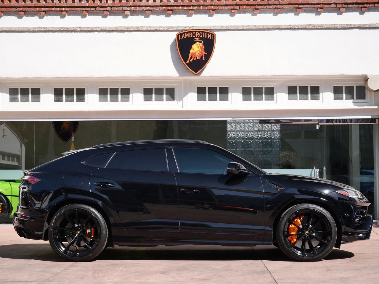 2022 Lamborghini Urus Base Base