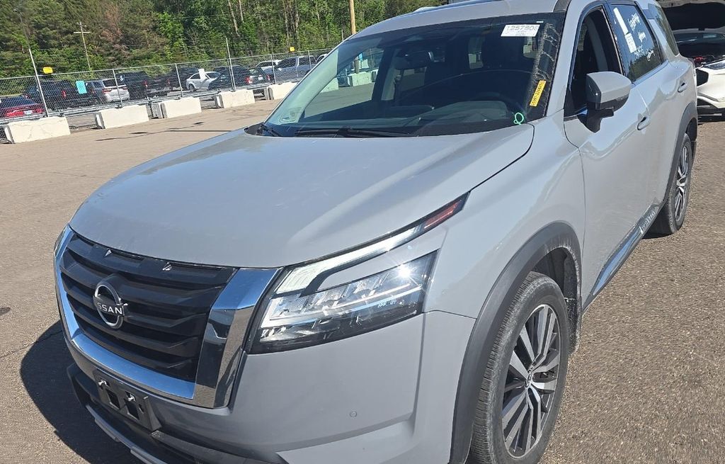 2022 Nissan Pathfinder Platinum