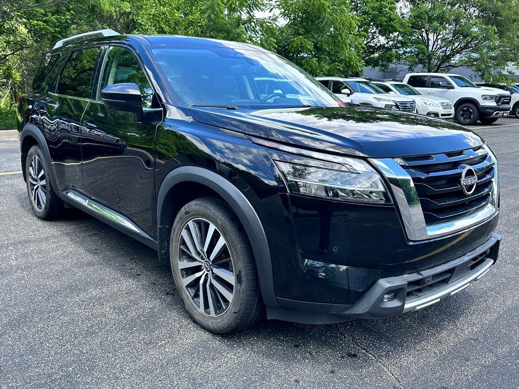2022 Nissan Pathfinder Platinum