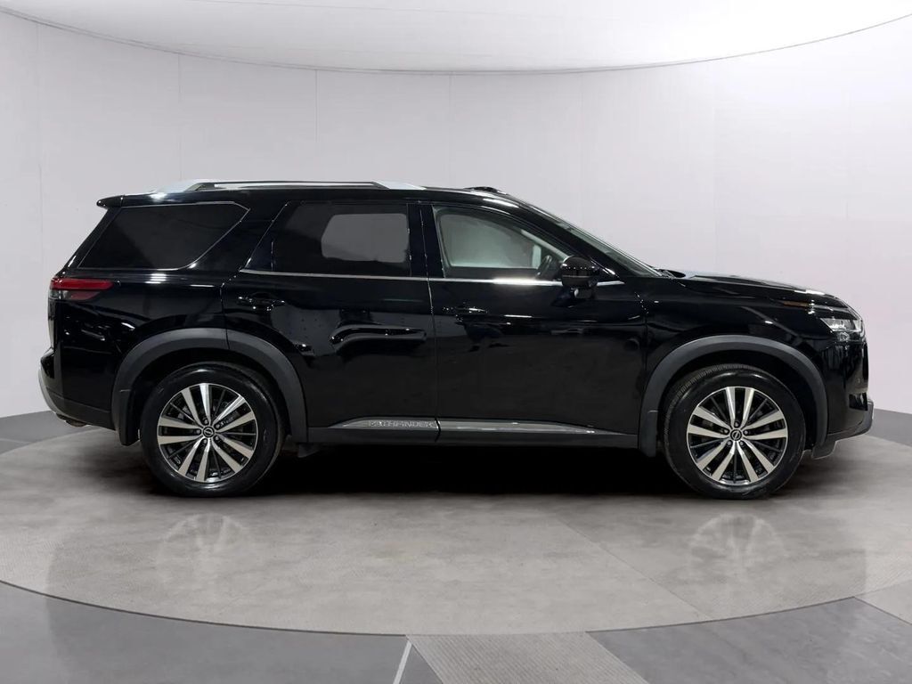 2022 Nissan Pathfinder Platinum