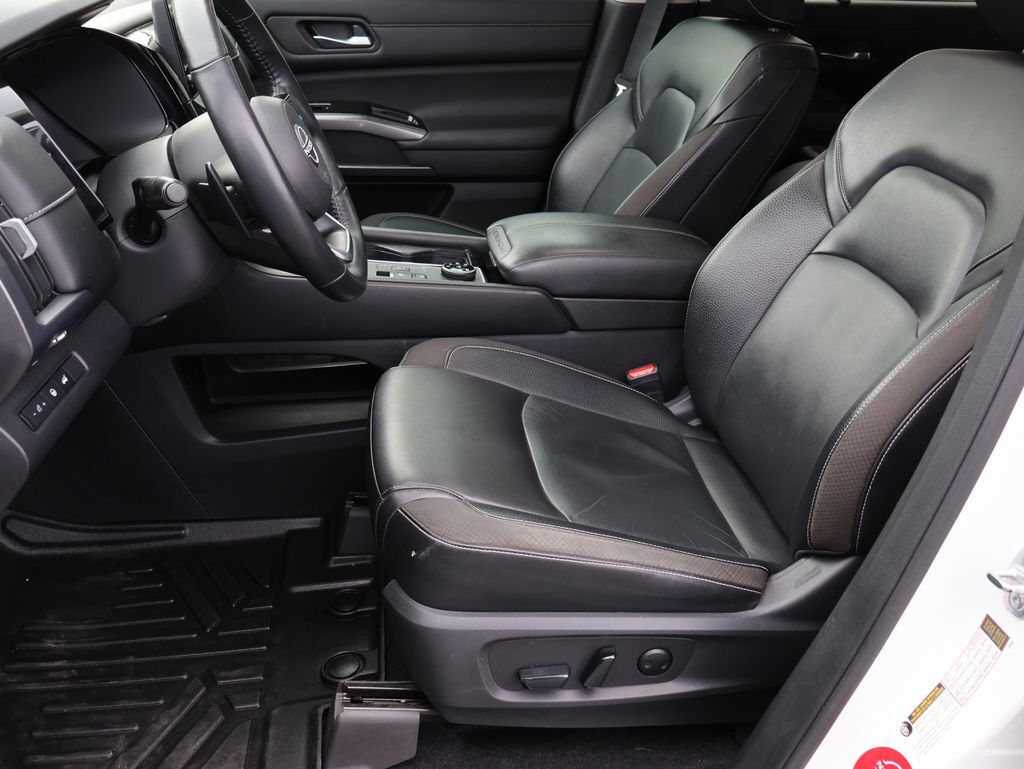 2022 Nissan Pathfinder SL