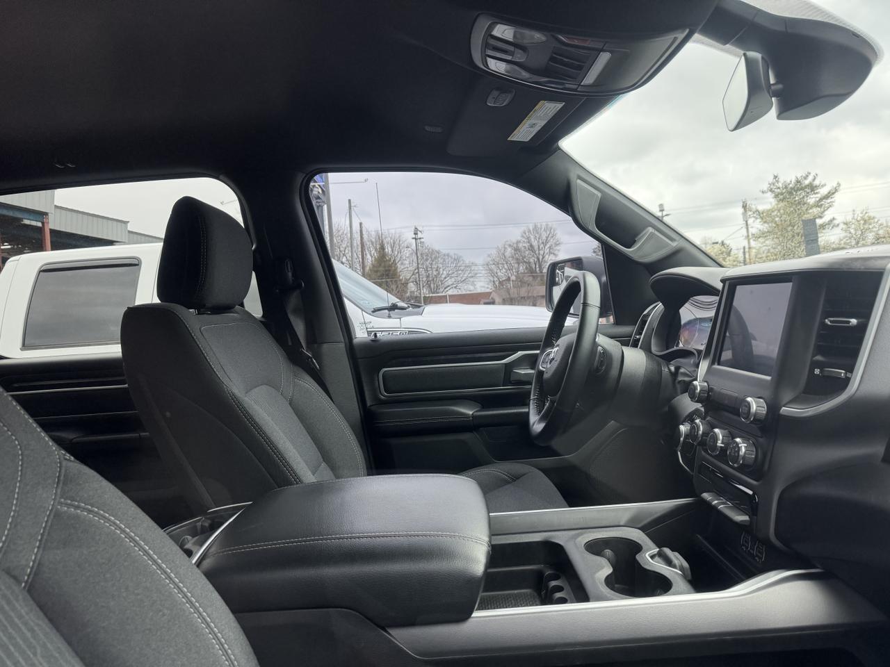 RAM1500 CREW CAB 4X421