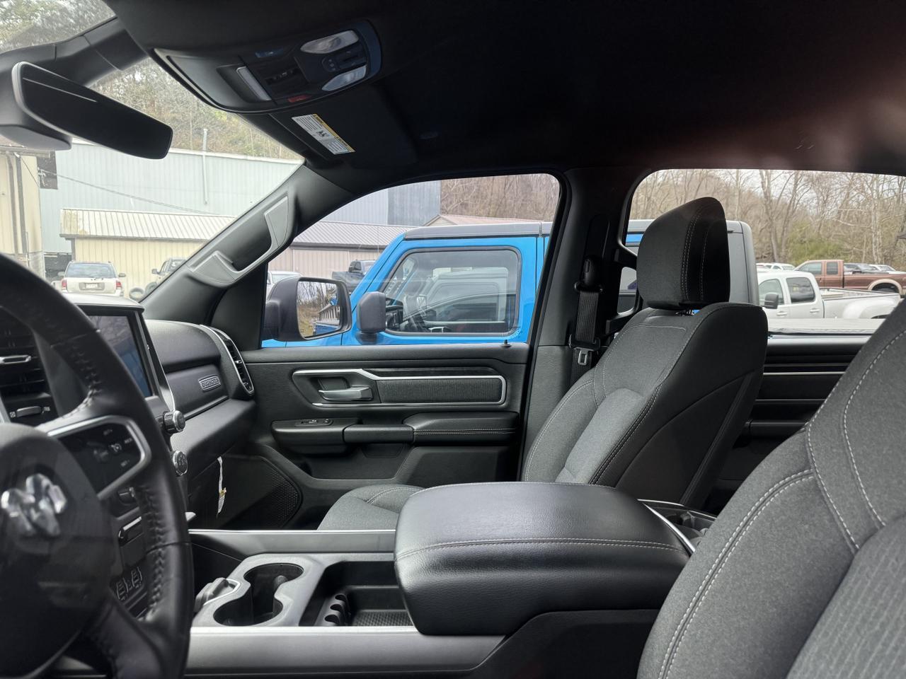 RAM1500 CREW CAB 4X417