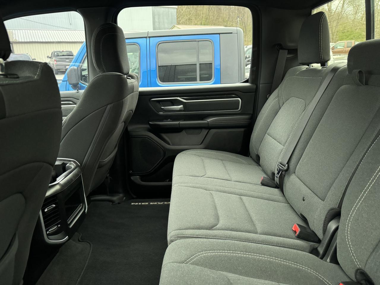 RAM1500 CREW CAB 4X418