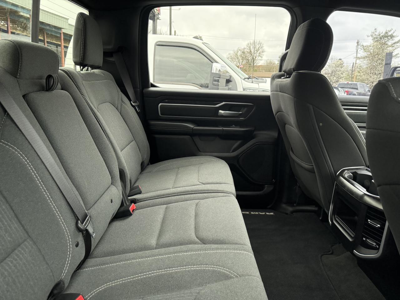 RAM1500 CREW CAB 4X419