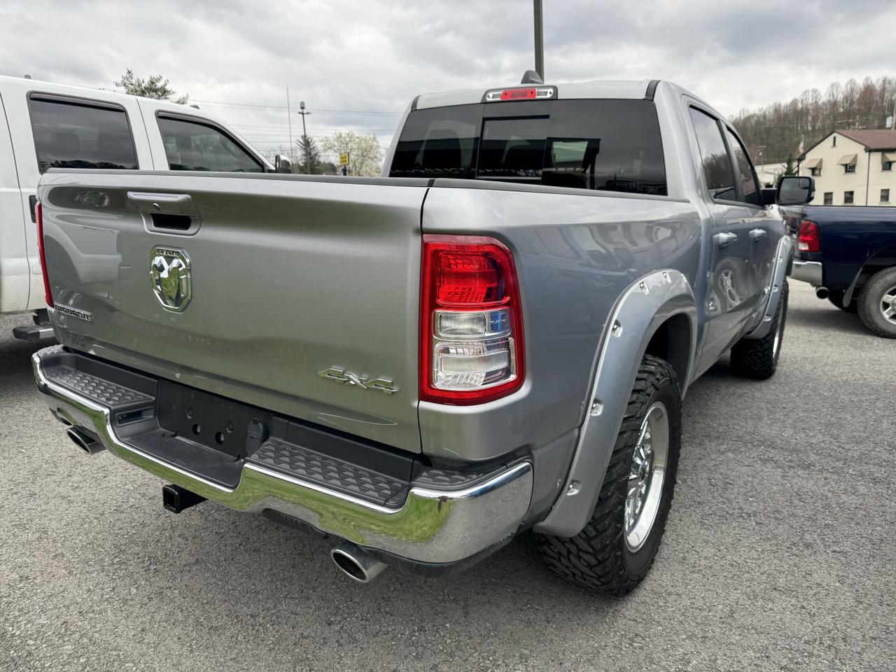 RAM1500 CREW CAB 4X46