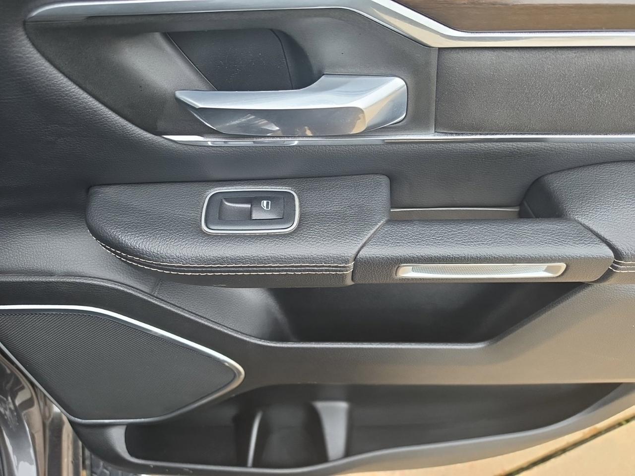 2022 Ram 1500 Laramie Watertown SD 2022 Ram 1500 Laramie Watertown SD