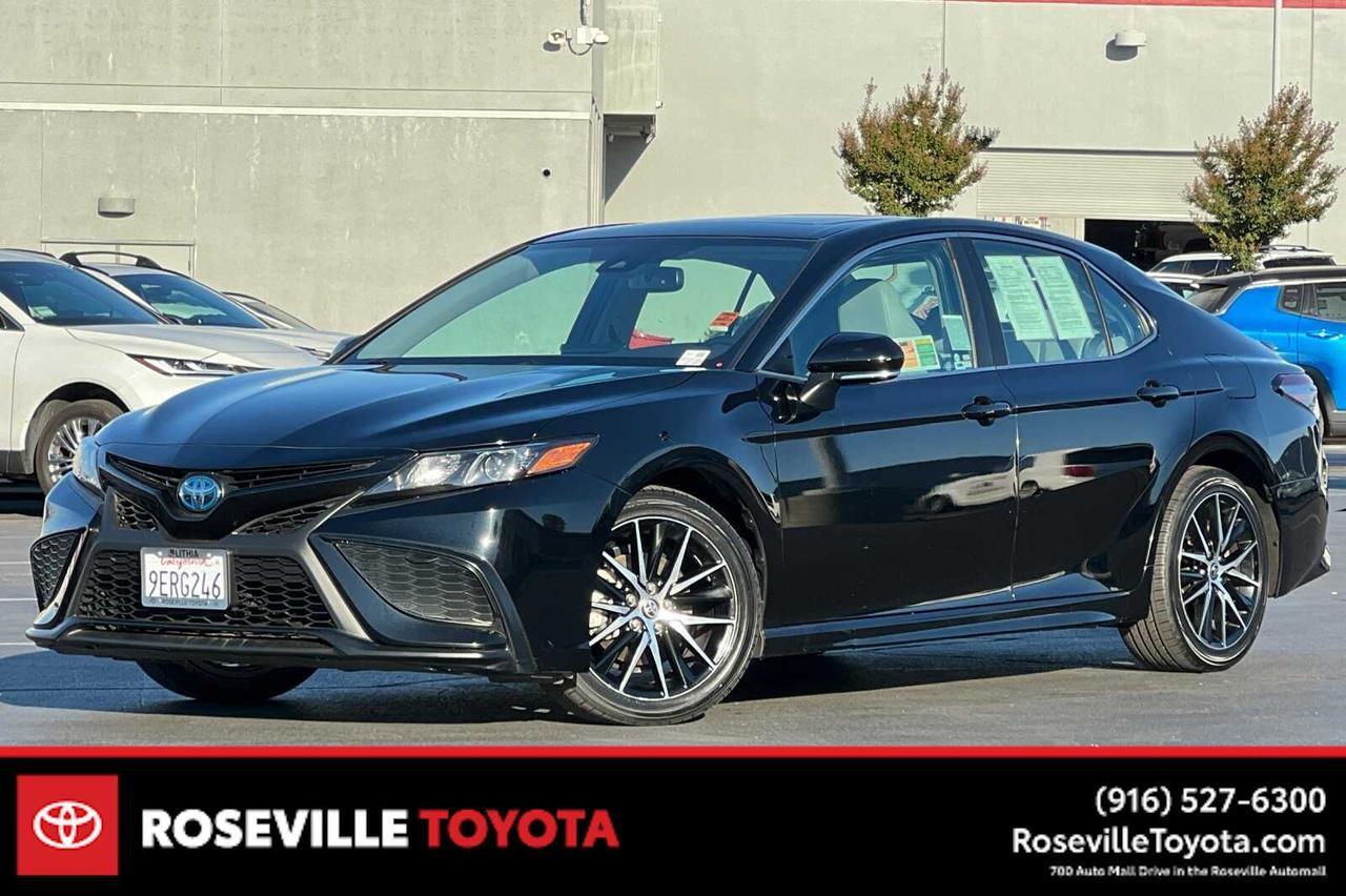 2022 Toyota Camry Hybrid SE