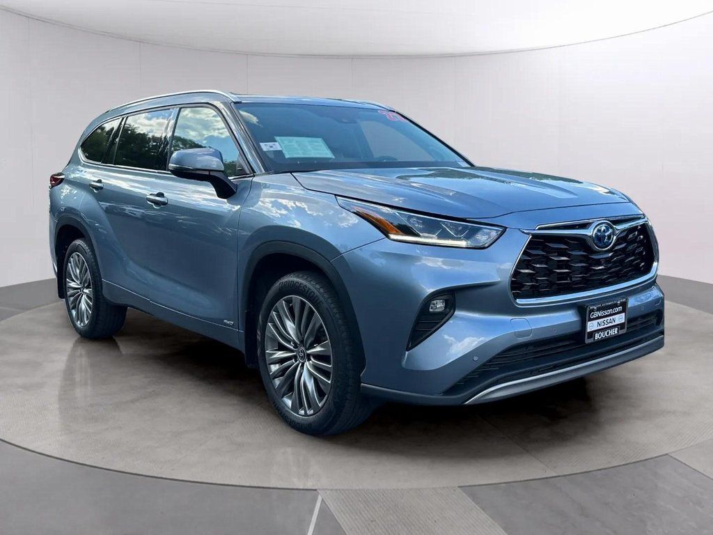 2022 Toyota Highlander Hybrid Platinum