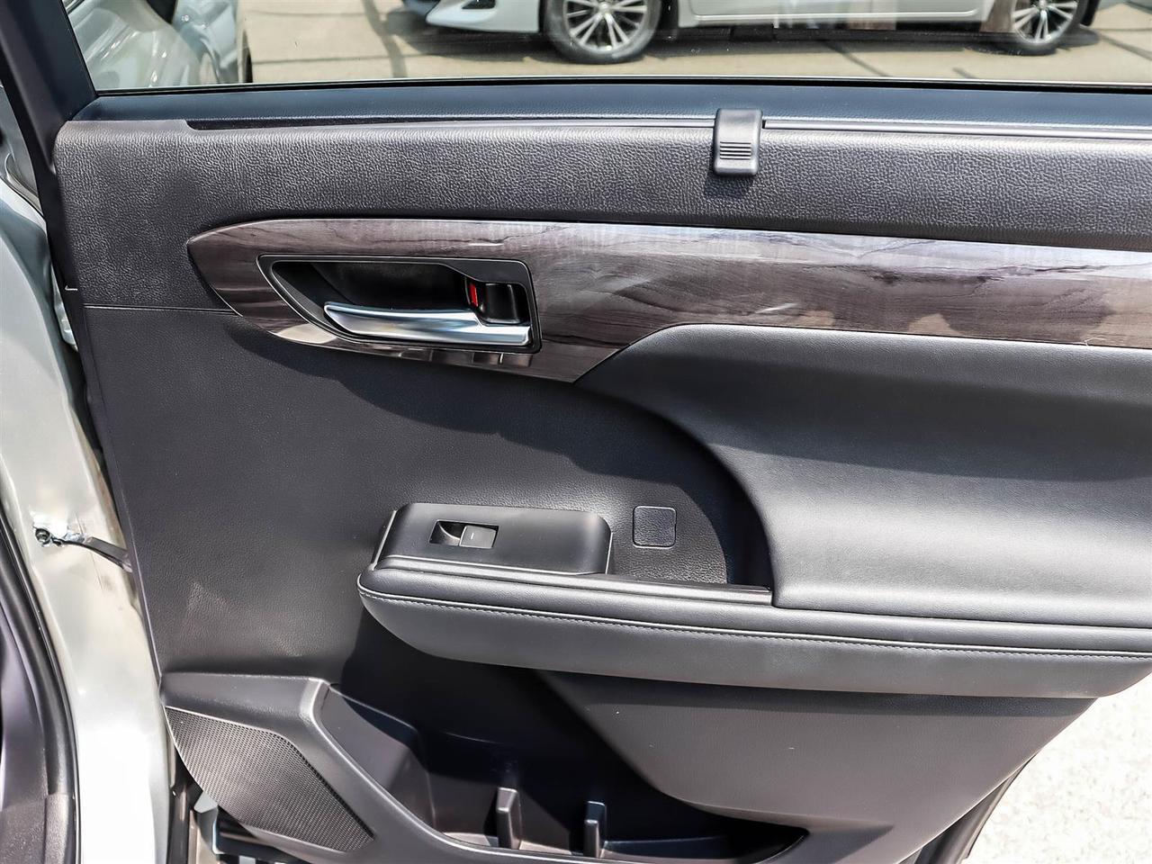 2022 Toyota Highlander Limited Mississauga ON