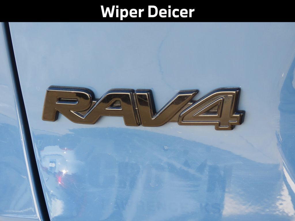 2022 Toyota RAV4 Hybrid SE