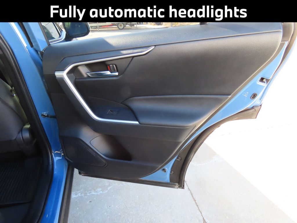 2022 Toyota RAV4 Hybrid SE