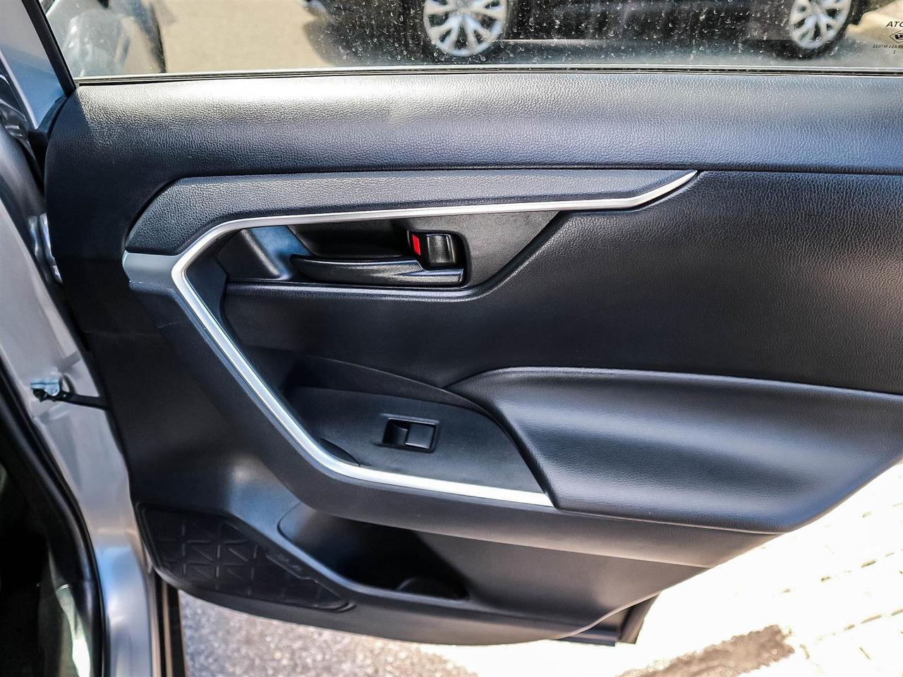 2022 Toyota RAV4 LE Mississauga ON