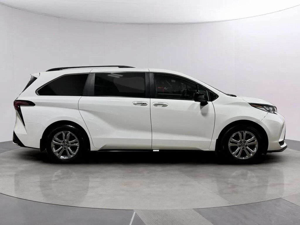 2022 Toyota Sienna Limited